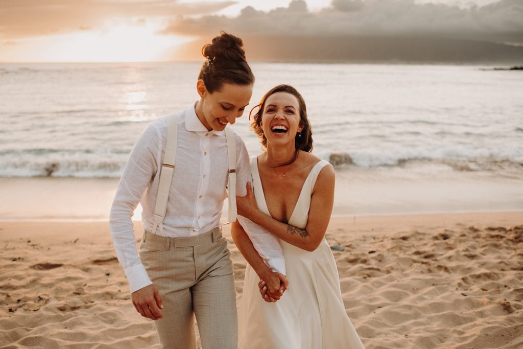 beach couples photos in Maui
