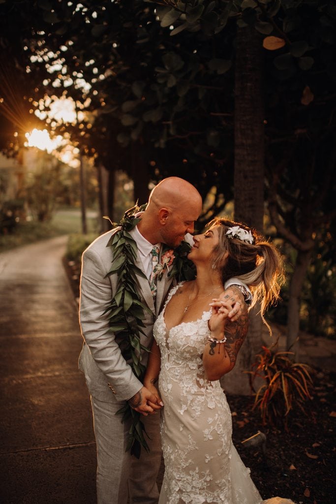 bride and groom photos in Hawaii
