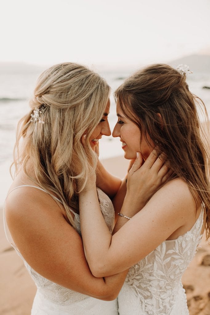 wedding couple photos on the beach in Hawaii