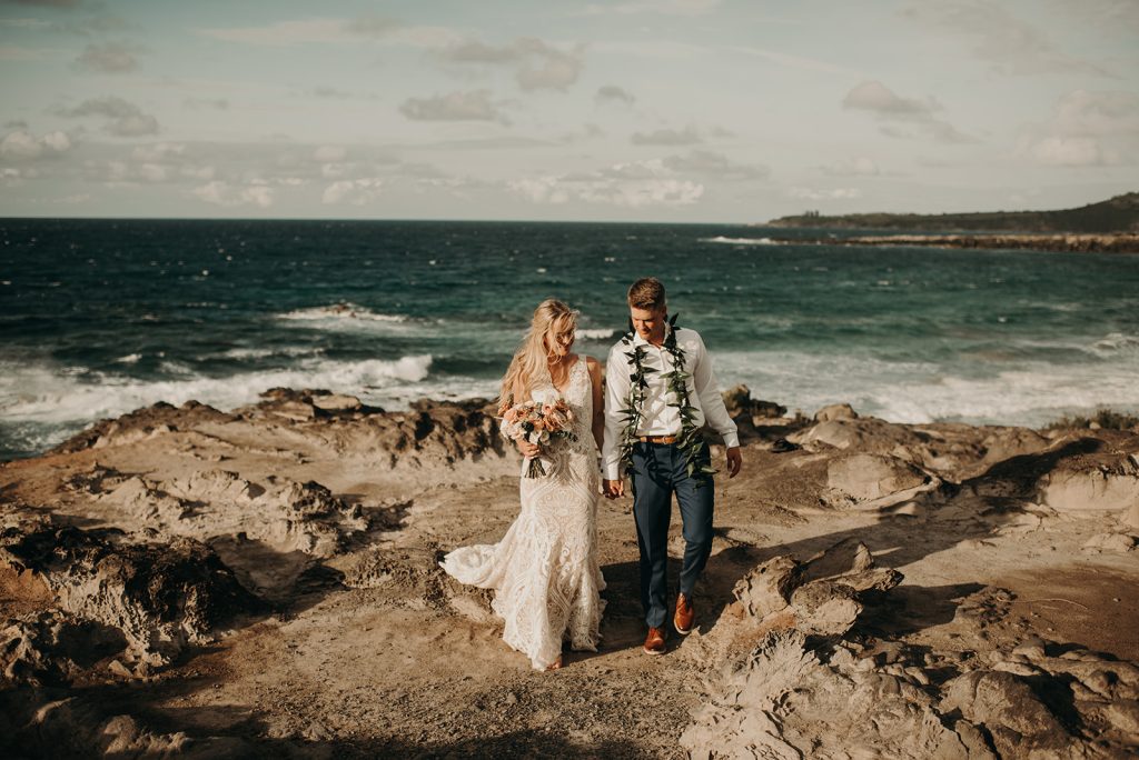 Hawaii elopement on the cliffs