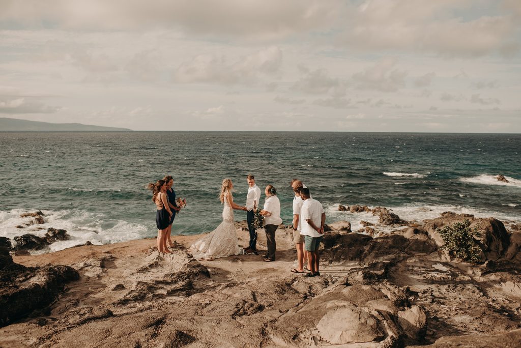 Hawaii elopement on the cliffs