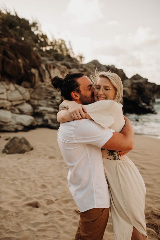 couples photoshoot at DT Fleming Beach Park with cute golden hour photos and intimate moments