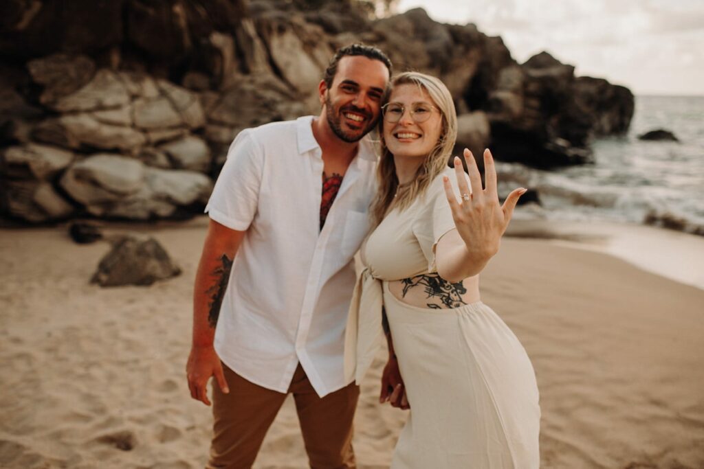 couples photoshoot at DT Fleming Beach Park with cute golden hour photos and intimate moments