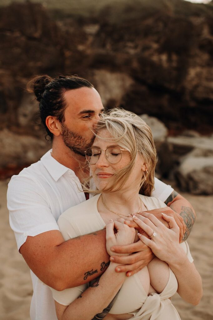 couples photoshoot at DT Fleming Beach Park with cute golden hour photos and intimate moments